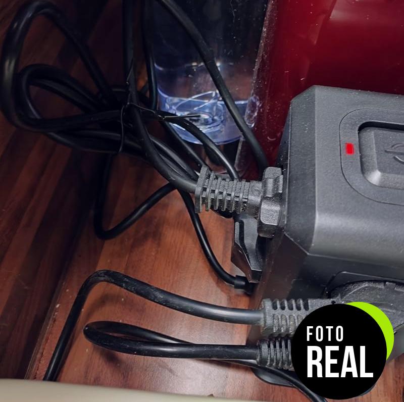 regleta-enchufes-usb-8-tomas-negra-foto-1